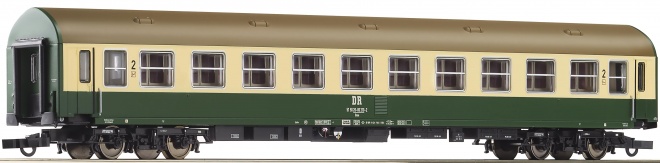Passenger car type YB70 2nd class<br /><a href='images/pictures/Roco/64841.jpg' target='_blank'>Full size image</a>